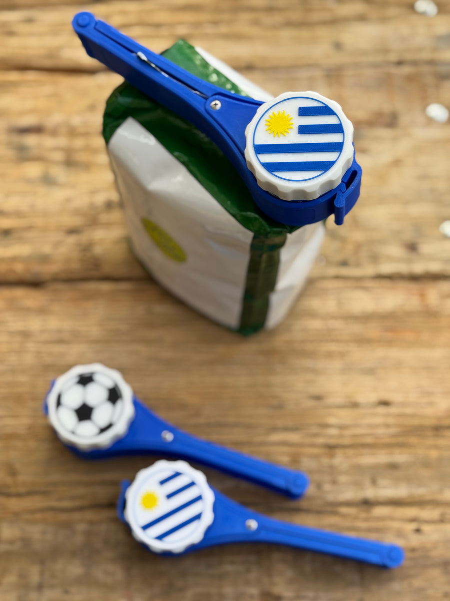 Clips con diseño de bandera de Uruguay y pelota